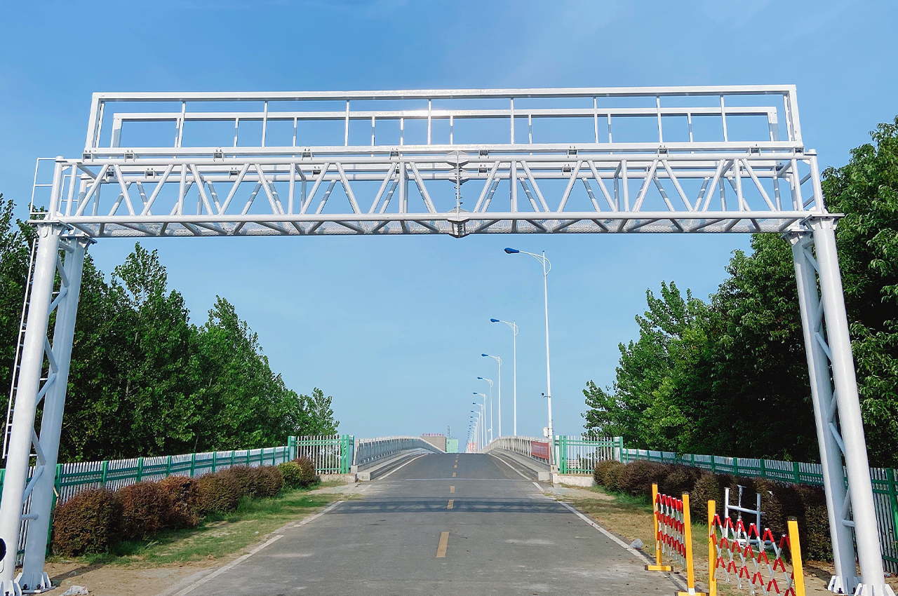 潜江市兴隆水利跨路龙门架标识牌项目-武汉中涵标识