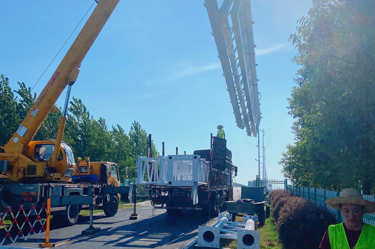 潜江市兴隆水利跨路龙门架标识牌项目-武汉中涵标识