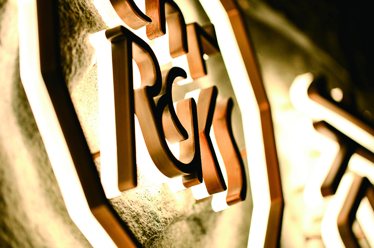 创意酒店酒吧广告字设计