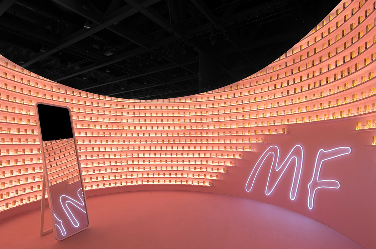 企业产品展示用多彩展厅搭建-武汉中涵标识